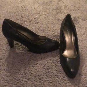 Navy Liz Claiborne Heels w box